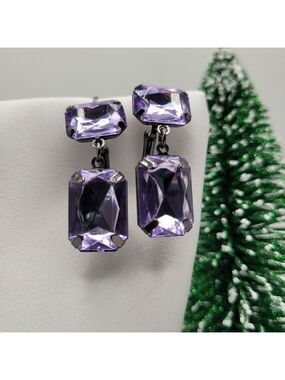 ✨2/$10✨ Purple & Black Vintage Avon Beautiful Plastic Stone Metal